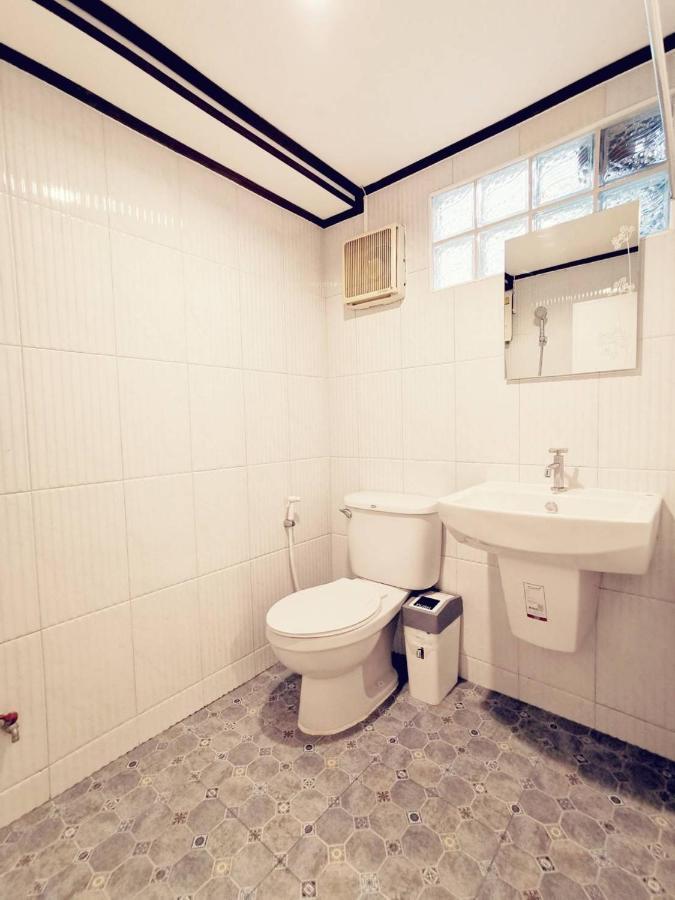 Tavee Guesthouse 曼谷 客房 照片